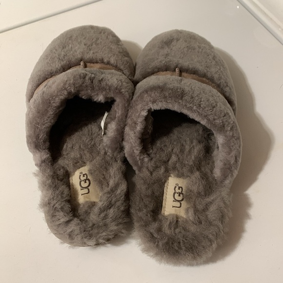 UGG Slippers - Picture 2 of 4